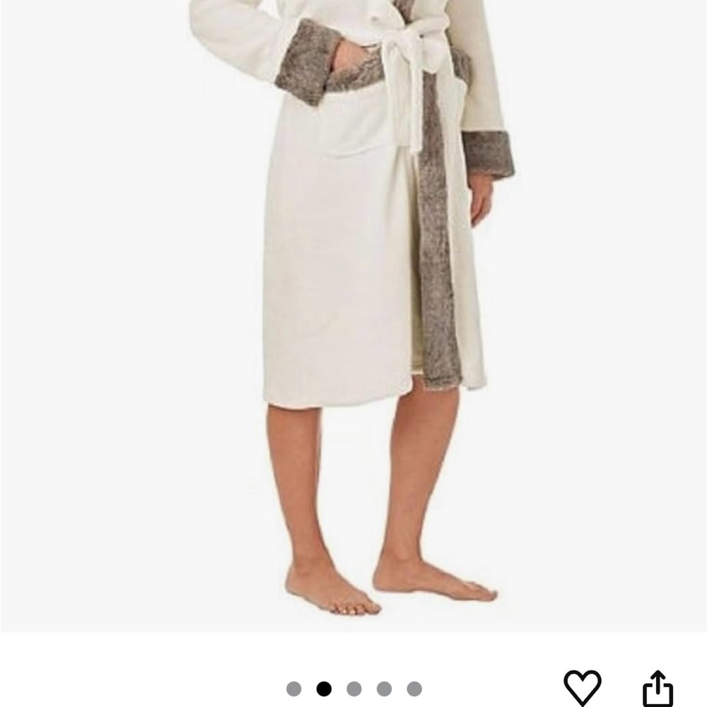 HOODED PLUSH ROBE - Picture 3 of 7